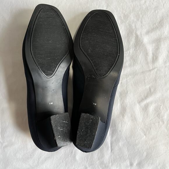 Karen Scott Riley Navy Blue Shoes Classic Heels Non skid sole - Picture 7 of 8
